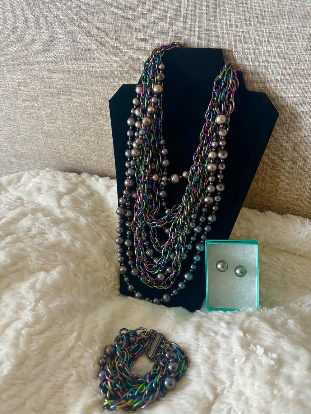 Sassy Jones VP Iridescent Pearl Chain Necklace and Bracelet Set - Black/Gunmetal